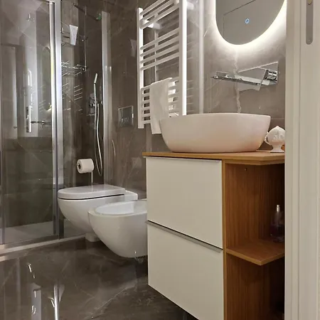 Fortyeight Luxury בארי